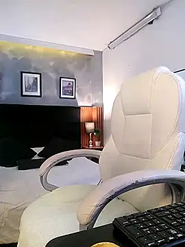 Snapshot of Delilah_Belmont chatting on September 11, 12:05 pm Delilah Belmont online show from September 11, 12:05 pm