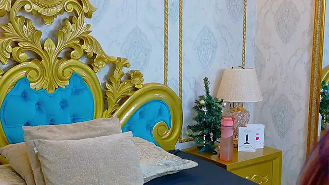 Snapshot of LucyLeah chatting on December 18, 1:39 pm LucyLeah online show from December 18, 1:39 pm