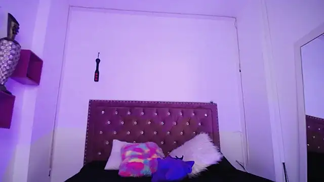 amelierouss online show from February 5, 7:31 pm