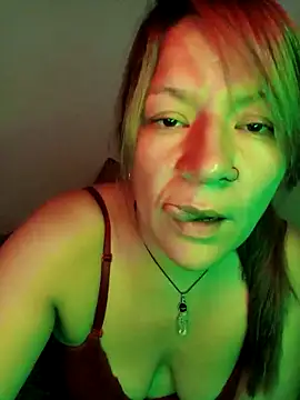 Snapshot of Skylar-Vox- chatting on February 19, 1:40 am Skylar-Vox- online show from February 19, 1:40 am