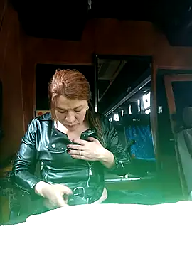 Snapshot of Skylar-Vox- chatting on March 17, 1:29 pm Skylar-Vox- online show from March 17, 1:29 pm