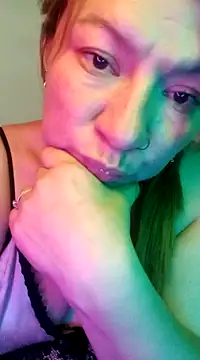 Snapshot of Skylar-Vox- chatting on March 21, 12:29 am Skylar-Vox- online show from March 21, 12:29 am