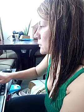 Snapshot of Skylar-Vox- chatting on October 10, 9:58 pm Skylar-Vox- online show from October 10, 9:58 pm