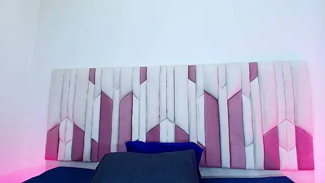 mia stanfort online show from September 20, 7:15 pm