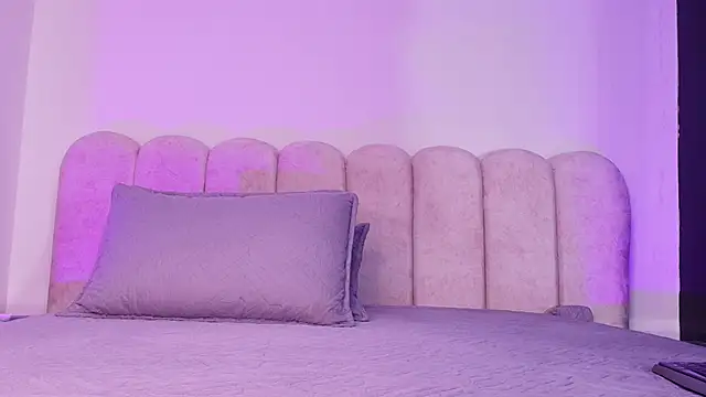 mia stanfort online show from November 25, 7:14 pm