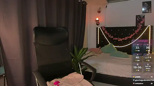 emilyrouxe online show from February 16, 8:33 pm