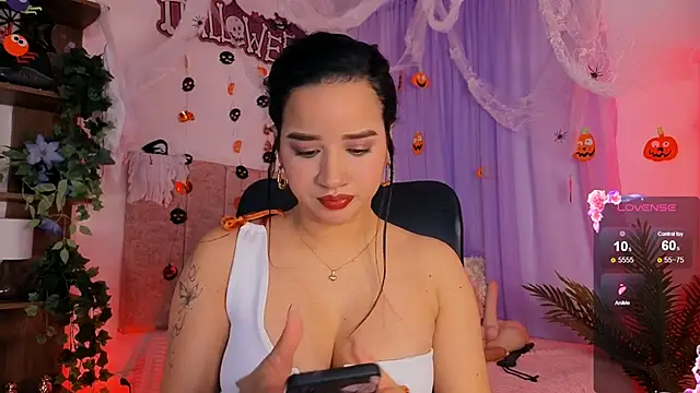 emilyrouxe online show from October 31, 3:02 pm