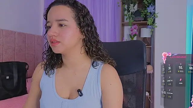 emilyrouxe online show from December 18, 2:56 pm