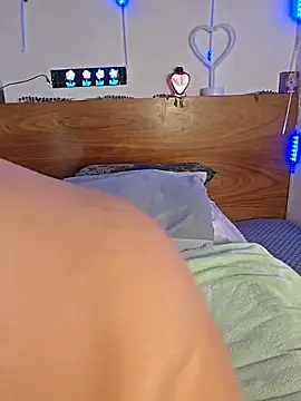 Viiooleetaas online show from May 20, 8:48 pm