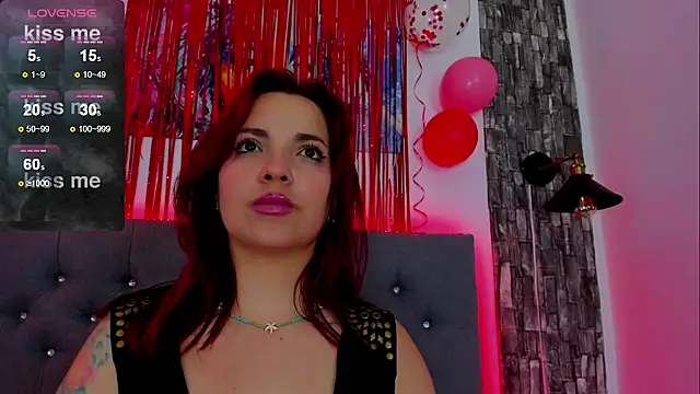 Snapshot of tatiana_sc chatting on February 6, 7:29 pm tatiana sc online show from February 6, 7:29 pm