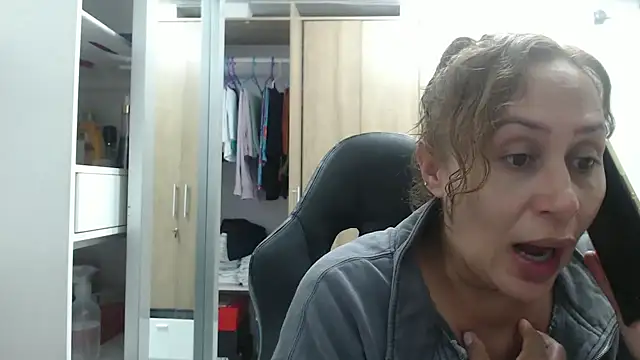 RoxanaLove9 online show from March 8, 2:45 am