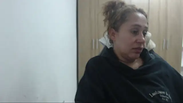 RoxanaLove9 online show from September 29, 4:28 am