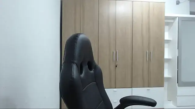 RoxanaLove9 online show from November 27, 7:05 pm