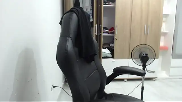 RoxanaLove9 online show from March 5, 2:07 am