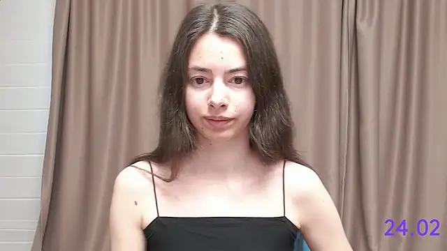 Snapshot of sweet_sweet_angel chatting on February 24, 10:46 am sweet sweet angel online show from February 24, 10:46 am