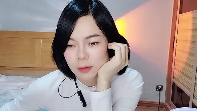 Linda-LL online show from February 12, 1:27 pm