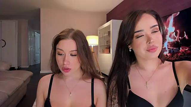 Snapshot of hannah_x_x_ chatting on October 5, 7:45 pm hannah x x  online show from October 5, 7:45 pm