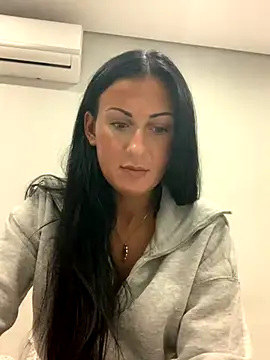 Snapshot of SweNatasha chatting on December 5, 6:11 pm SweNatasha online show from December 5, 6:11 pm