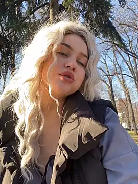 KikiWatson online show from January 10, 11:11 am