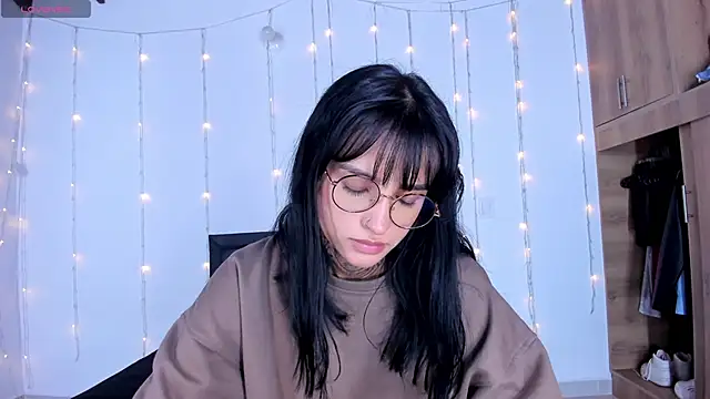 medussa13  online show from February 25, 1:09 am