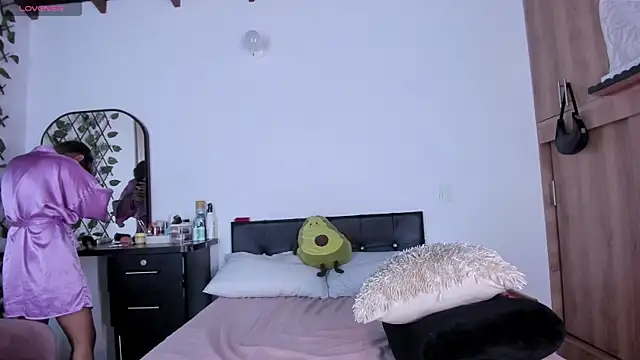 medussa13  online show from April 11, 12:09 pm