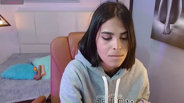 Snapshot of AlessiaVal_ chatting on March 7, 12:12 pm AlessiaVal online show from March 7, 12:12 pm