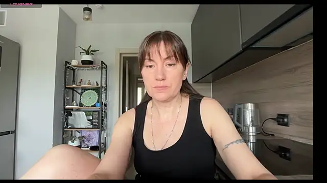 Snapshot of jainesummer chatting on June 1, 7:43 am jainesummer online show from June 1, 7:43 am