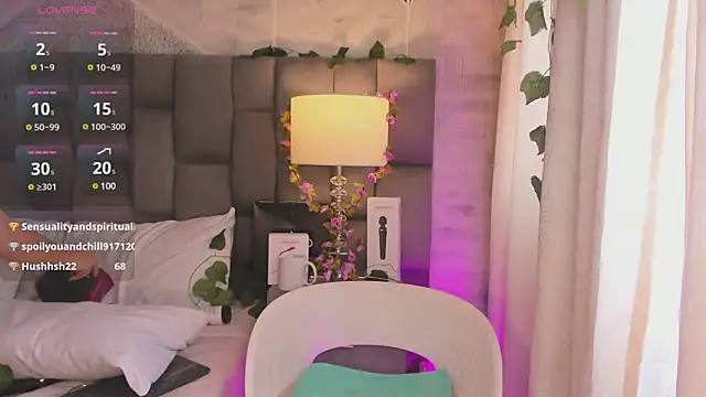 HannaRhodes online show from March 4, 5:13 pm