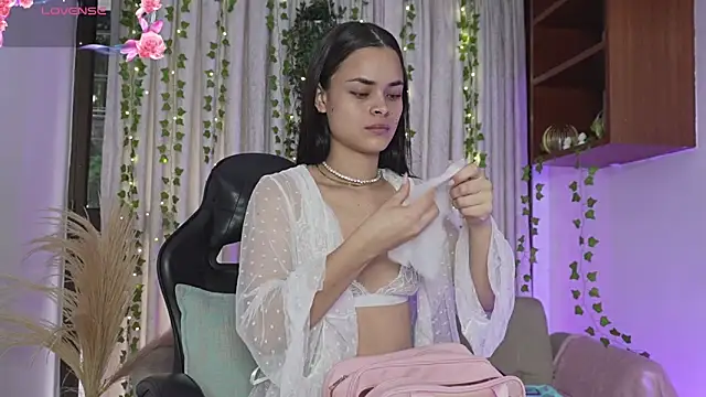 HannaRhodes online show from November 29, 2:31 pm