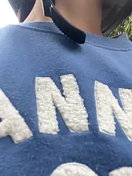 Snapshot of HannaRhodes chatting on February 3, 1:16 pm HannaRhodes online show from February 3, 1:16 pm