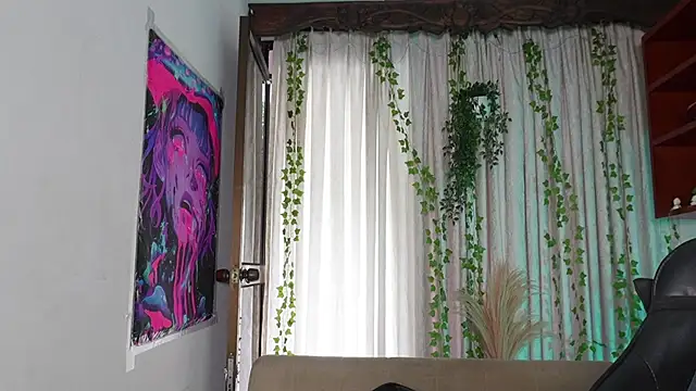 Snapshot of HannaRhodes chatting on February 21, 3:46 pm HannaRhodes online show from February 21, 3:46 pm