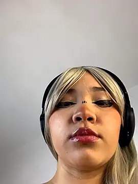 MadelineBenet online show from November 28, 2:58 am