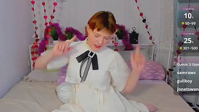 Snapshot of DreamyLuna chatting on January 13, 12:09 am DreamyLuna online show from January 13, 12:09 am