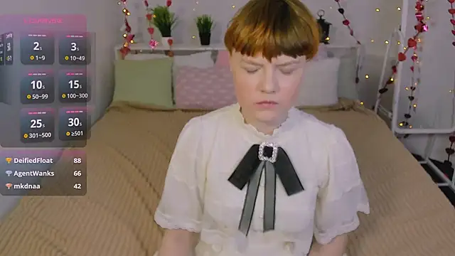 Snapshot of DreamyLuna chatting on January 22, 12:06 am DreamyLuna online show from January 22, 12:06 am