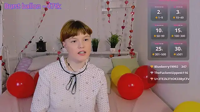 Snapshot of DreamyLuna chatting on January 26, 2:45 am DreamyLuna online show from January 26, 2:45 am