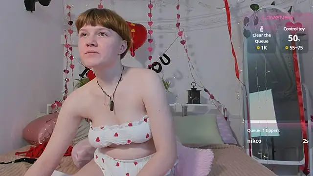 Snapshot of DreamyLuna chatting on January 29, 12:01 am DreamyLuna online show from January 29, 12:01 am