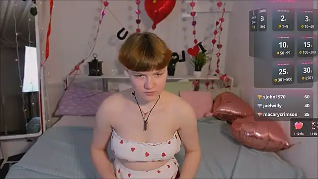 Snapshot of DreamyLuna chatting on January 30, 12:18 am DreamyLuna online show from January 30, 12:18 am