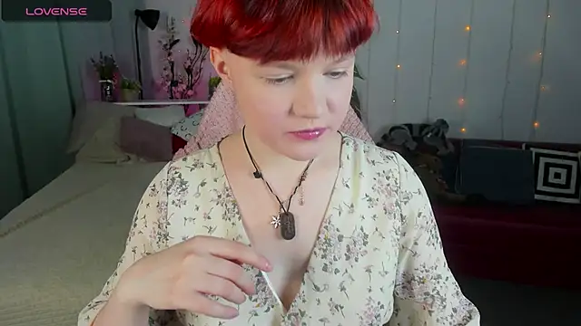 Snapshot of DreamyLuna chatting on February 4, 8:38 pm DreamyLuna online show from February 4, 8:38 pm