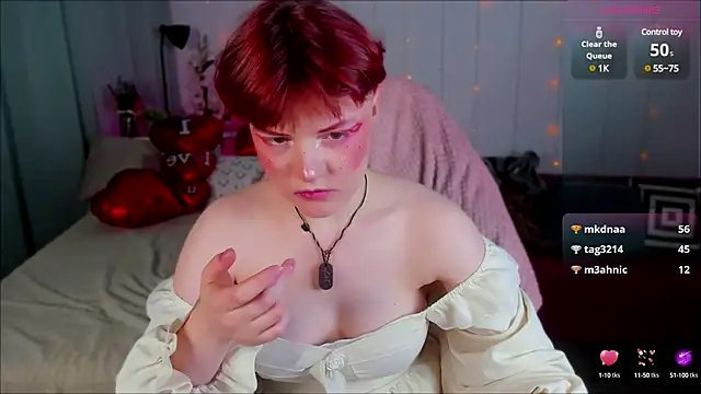 Snapshot of DreamyLuna chatting on February 5, 3:45 am DreamyLuna online show from February 5, 3:45 am