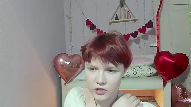 Snapshot of DreamyLuna chatting on February 7, 8:42 pm DreamyLuna online show from February 7, 8:42 pm