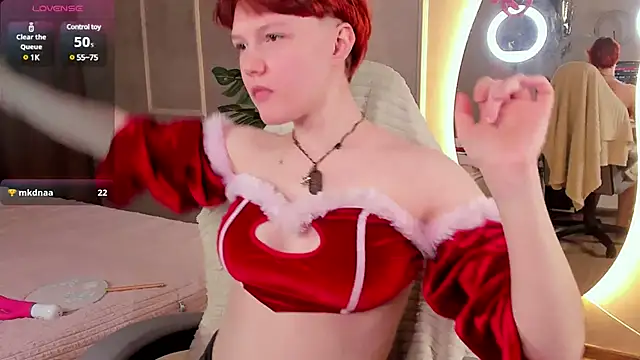 Snapshot of DreamyLuna chatting on February 10, 12:19 am DreamyLuna online show from February 10, 12:19 am