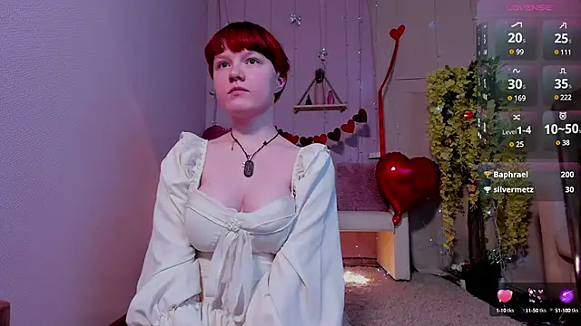 Snapshot of DreamyLuna chatting on February 10, 6:31 am DreamyLuna online show from February 10, 6:31 am