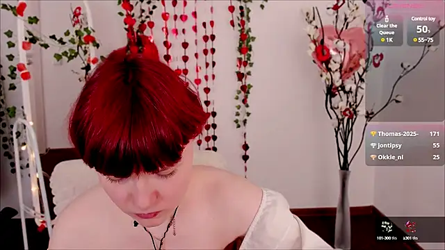 Snapshot of DreamyLuna chatting on February 12, 3:18 am DreamyLuna online show from February 12, 3:18 am