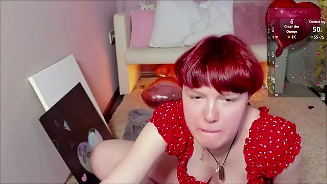 Snapshot of DreamyLuna chatting on February 13, 11:58 pm DreamyLuna online show from February 13, 11:58 pm