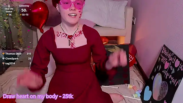 Snapshot of DreamyLuna chatting on February 14, 11:42 pm DreamyLuna online show from February 14, 11:42 pm