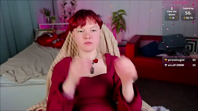 Snapshot of DreamyLuna chatting on February 17, 12:32 am DreamyLuna online show from February 17, 12:32 am