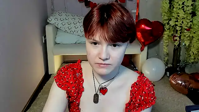 Snapshot of DreamyLuna chatting on February 19, 8:31 pm DreamyLuna online show from February 19, 8:31 pm