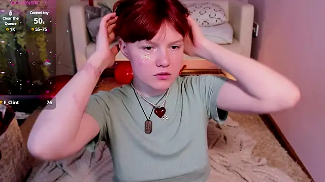 Snapshot of DreamyLuna chatting on February 23, 12:19 am DreamyLuna online show from February 23, 12:19 am