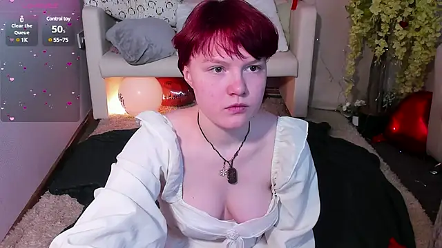 Snapshot of DreamyLuna chatting on February 28, 8:39 pm DreamyLuna online show from February 28, 8:39 pm