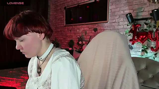 Snapshot of DreamyLuna chatting on March 5, 8:32 pm DreamyLuna online show from March 5, 8:32 pm